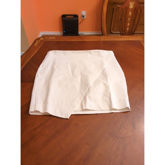 Banana Republic Cream Mini Skirt - Picture 6 of 9